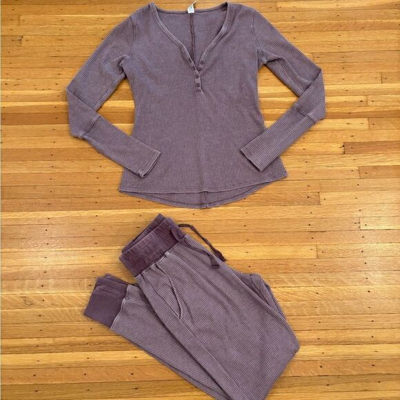 Zyia Active 2 piece set purple waffle knit long sleeve top and jogger sweatpants - Picture 1 of 9